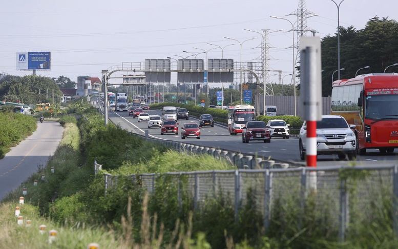 Xe về Hà Nội tăng cao: CSGT tổ chức đi ngược chiều gần 50 km cao tốc Cao Bồ - Pháp Vân
