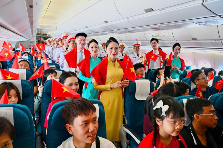 Giai điệu Quốc khánh vang lên ở độ cao 10.000 mét trên chuyến bay Vietnam Airlines- Ảnh 6.