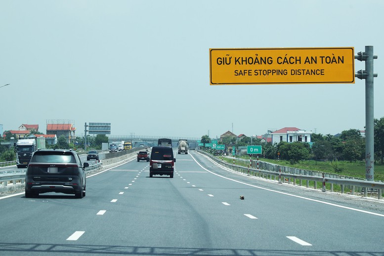 Ngày nghỉ lễ thứ tư: Không có vi phạm về khoảng cách an toàn trên cao tốc- Ảnh 1.