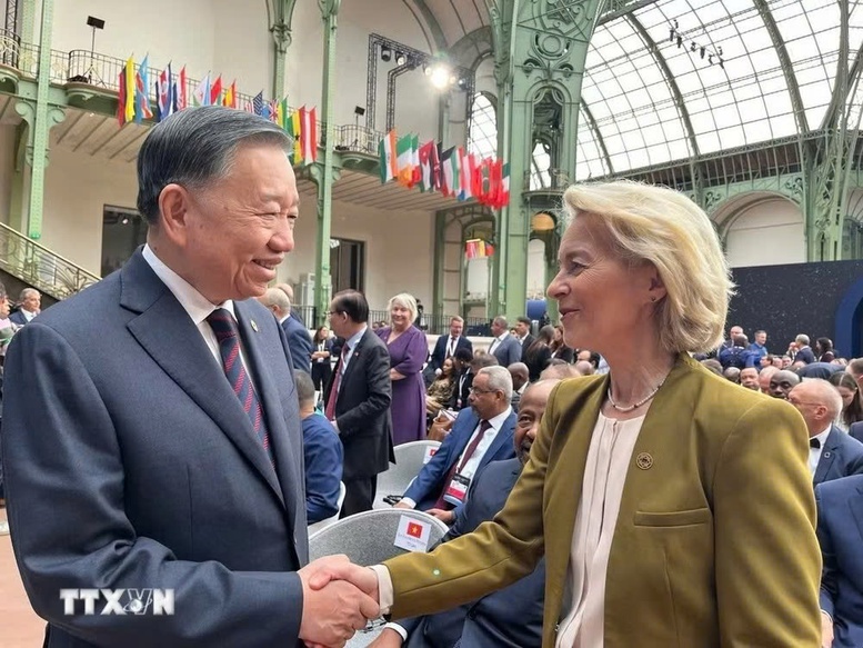 Tổng Bí thư, Chủ tịch nước Tô Lâm gặp nhiều lãnh đạo bên lề Hội nghị Thượng đỉnh quốc tế về không gian vũ trụ- Ảnh 2.