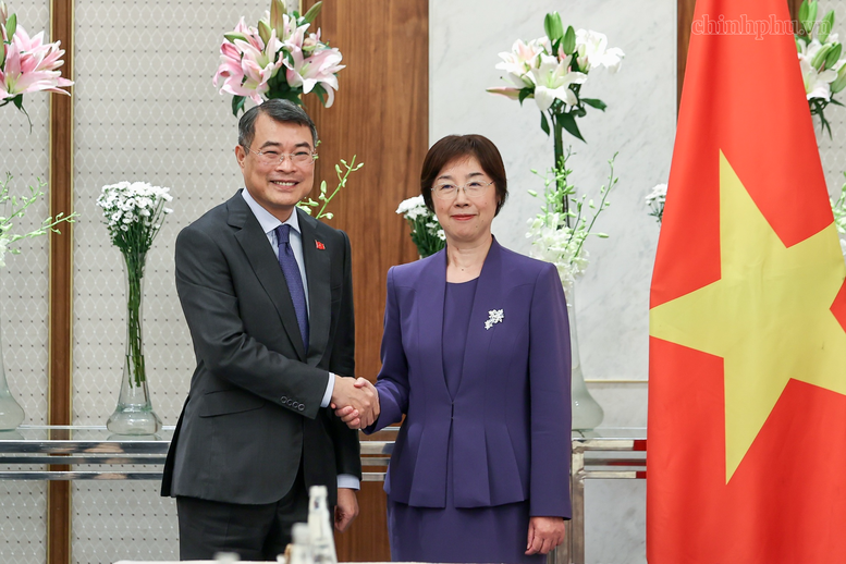 Chủ tịch Ngân hàng AIIB cam kết tiếp tục đồng hành cùng Việt Nam phát triển cơ sở hạ tầng bền vững- Ảnh 1.