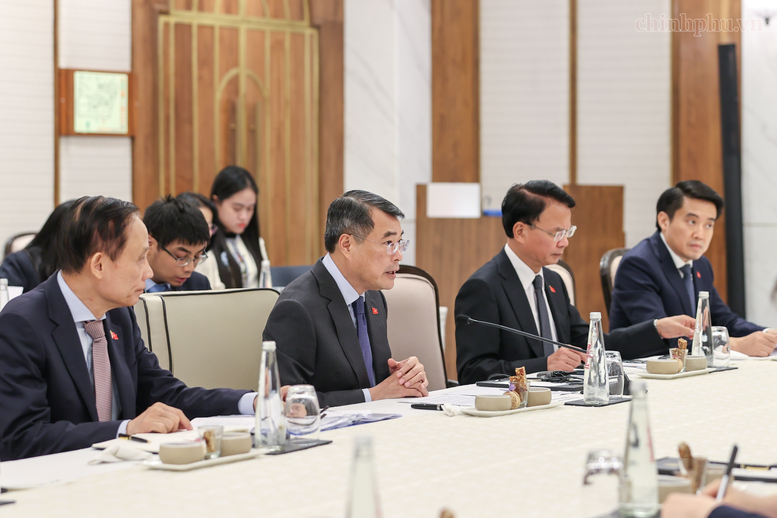 Chủ tịch Ngân hàng AIIB cam kết tiếp tục đồng hành cùng Việt Nam phát triển cơ sở hạ tầng bền vững- Ảnh 3.