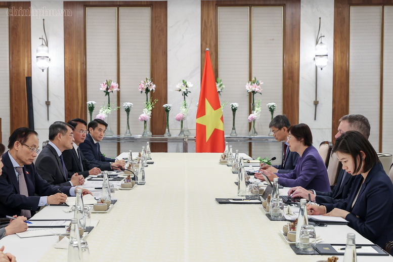 Chủ tịch Ngân hàng AIIB cam kết tiếp tục đồng hành cùng Việt Nam phát triển cơ sở hạ tầng bền vững- Ảnh 6.