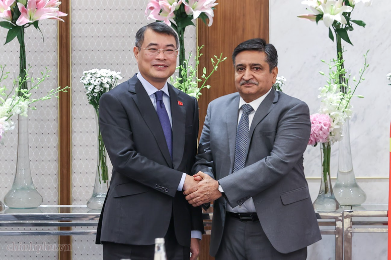 Thủ tướng đề nghị tập đoàn Ấn Độ coi Việt Nam là cứ điểm sản xuất xanh- Ảnh 1.