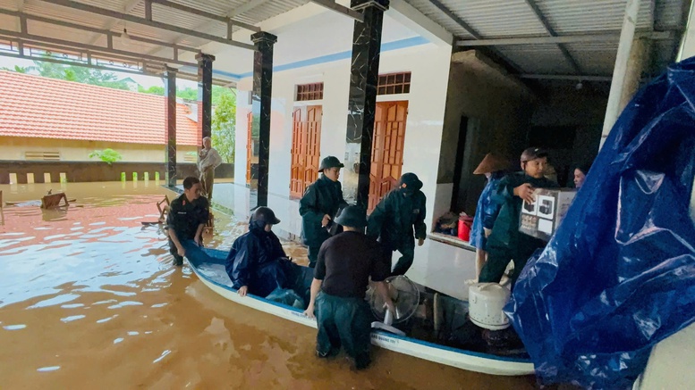 Quảng Trị: Hơn 2.400 người dân được sơ tán để ứng phó với mưa lũ- Ảnh 2.