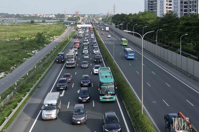 Hoàn thiện quy định về khoảng cách an toàn trên cao tốc phù hợp với điều kiện cầu, đường, mật độ giao thông- Ảnh 1.