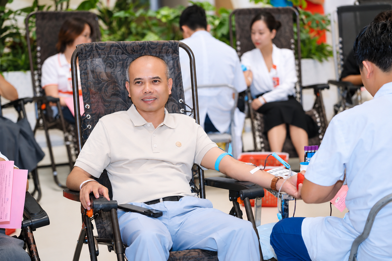 Gần 800 đơn vị máu được chia sẻ trong ngày hội 'Giọt Thương'- Ảnh 2.