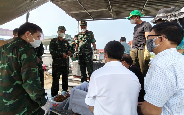 Đà Nẵng: Cất bốc mộ tập thể 17 hài cốt nghi cán bộ, chiến sĩ đặc công