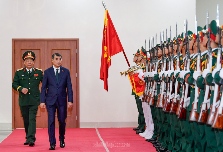 Thủ tướng: Phải chuẩn bị khả năng ứng ph&oacute; với những t&igrave;nh huống chưa c&oacute; tiền lệ về qu&acirc;n sự - quốc ph&ograve;ng- Ảnh 1.