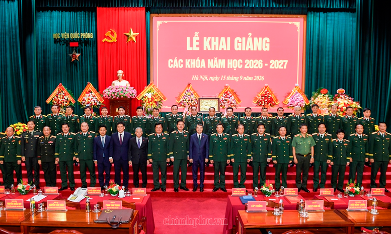 Thủ tướng: Phải chuẩn bị khả năng ứng ph&oacute; với những t&igrave;nh huống chưa c&oacute; tiền lệ về qu&acirc;n sự - quốc ph&ograve;ng- Ảnh 7.