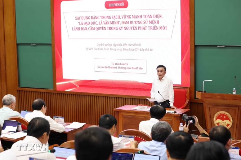 Thường trực Ban Bí thư Trần Cẩm Tú trao đổi chuyên đề về xây dựng Đảng với các Ủy viên Trung ương Đảng khóa XIV- Ảnh 1.