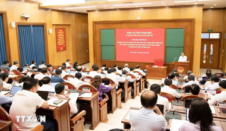 Chủ tịch Quốc hội Trần Thanh Mẫn trao đổi chuyên đề về đổi mới tư duy xây dựng thể chế, pháp luật với các Ủy viên Trung ương Đảng- Ảnh 2.