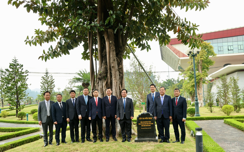 Phó Thủ tướng Thường trực Phạm Gia Túc khảo sát mô hình công viên logistics, cửa khẩu thông minh tại Lạng Sơn- Ảnh 4.