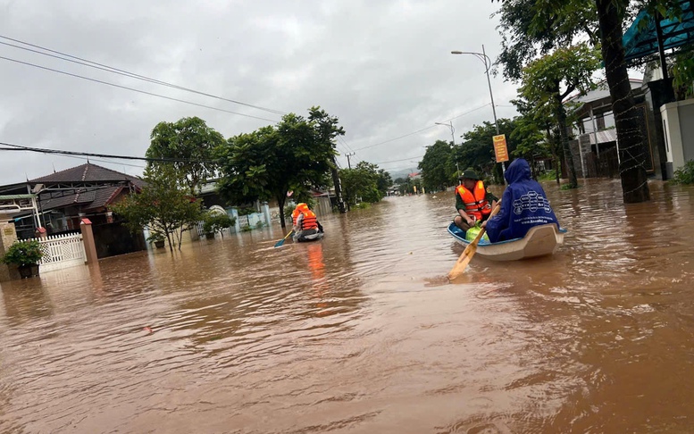 Mưa lớn gây thiệt hại hơn 1.000 ha lúa, hoa màu, gần 1.000 hộ dân phải sơ tán