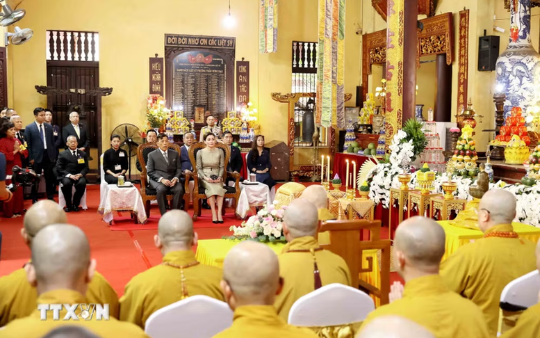 Nhà Vua Thái Lan và Hoàng hậu thăm chùa Quán Sứ và dự Lễ cầu an