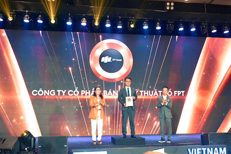 FPT Retail hai năm liên tiếp được Forbes Việt Nam vinh danh trong Top 50 Công ty niêm yết tốt nhất- Ảnh 1.