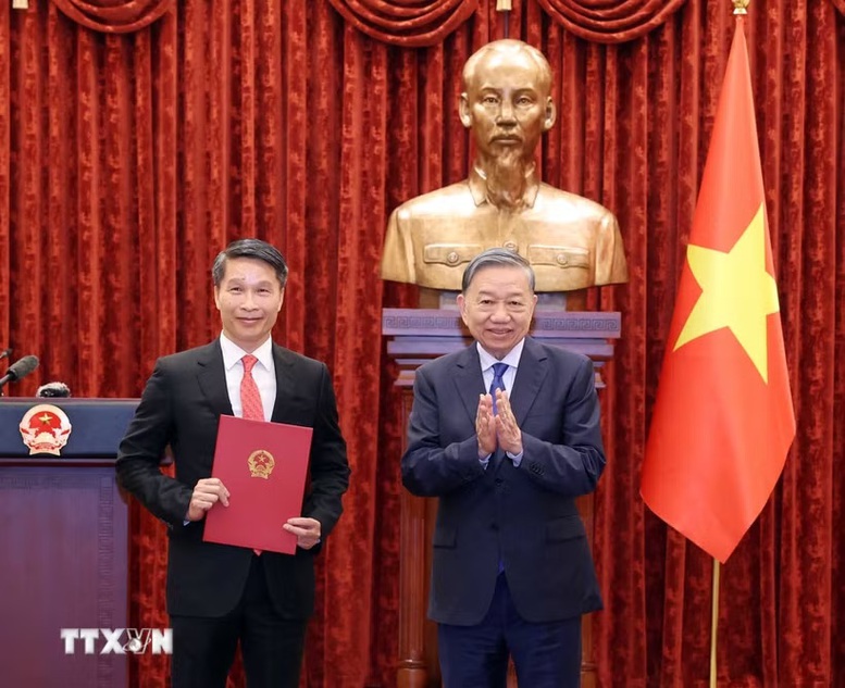 Tổng Bí thư, Chủ tịch nước Tô Lâm trao quyết định bổ nhiệm 2 Đại sứ Việt Nam tại nước ngoài- Ảnh 1.