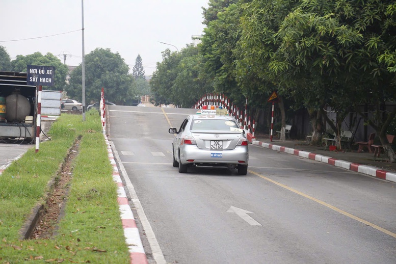 Đề xuất không cho học viên tập lái ô tô trên các tuyến cao tốc chưa hoàn thiện- Ảnh 1.
