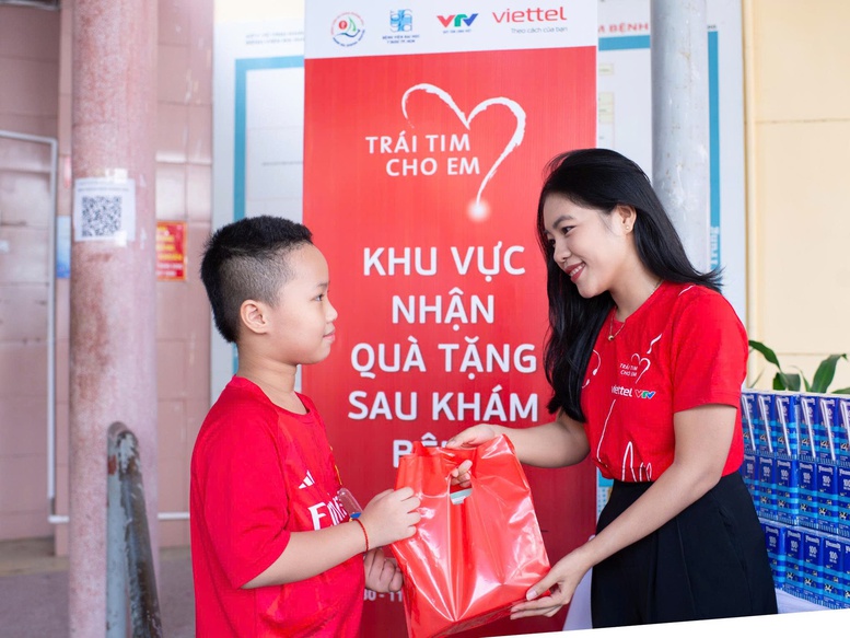 18 năm chương trình "Trái tim cho em": Gần 8.000 bệnh nhi tim bẩm sinh được hỗ trợ phẫu thuật- Ảnh 4.
