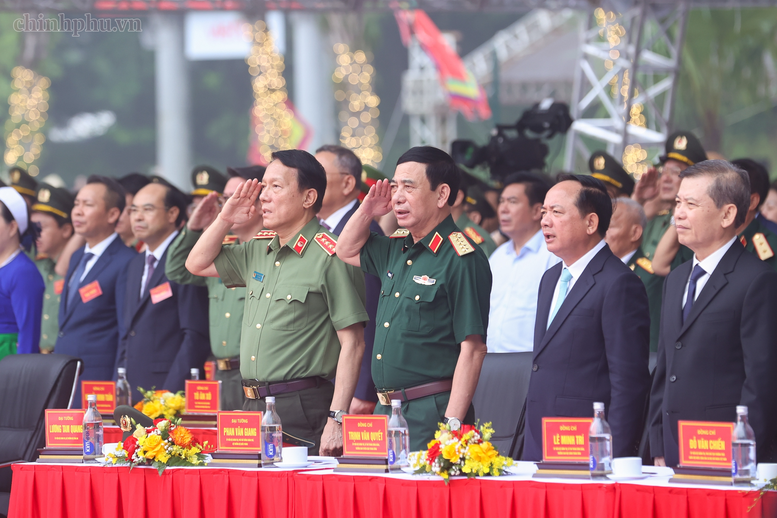 Khánh thành Tượng đài "Bác Hồ với ngày hội non sông" tại Đền Hùng- Ảnh 4.