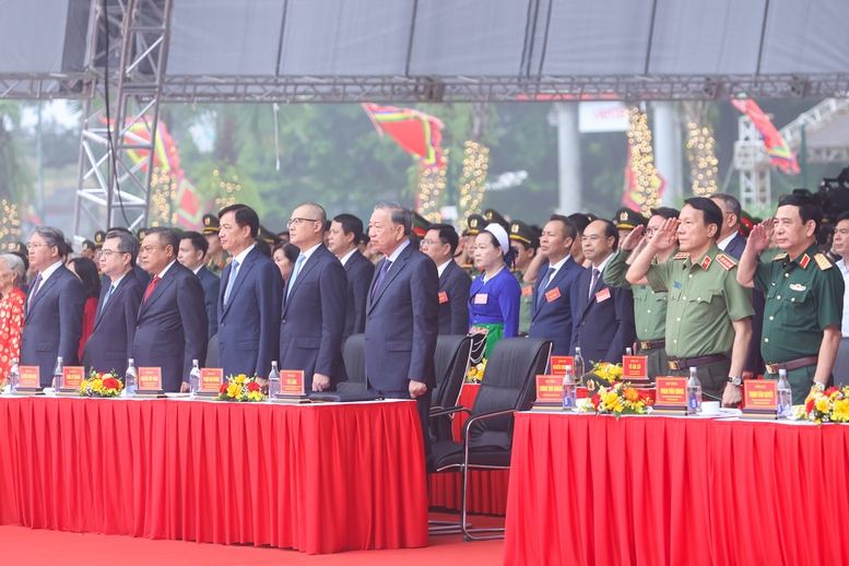 Khánh thành Tượng đài "Bác Hồ với ngày hội non sông" tại Đền Hùng- Ảnh 3.