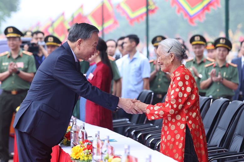 Khánh thành Tượng đài "Bác Hồ với ngày hội non sông" tại Đền Hùng- Ảnh 2.