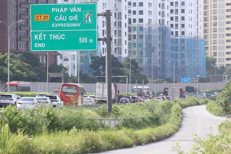 Năm ngày nghỉ lễ: CSGT xử phạt 11 trường hợp vi phạm về khoảng cách an toàn trên cao tốc- Ảnh 1.