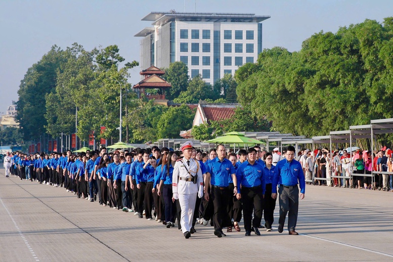 Quốc khánh 2/9: Về Lăng Bác, tiếp nối mạch nguồn lịch sử và tình yêu Tổ quốc- Ảnh 9.