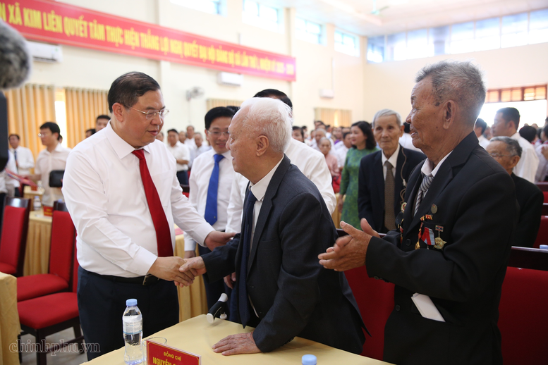 Dù ở bất kỳ cương vị nào, các đảng viên lão thành vẫn luôn giữ vững lập trường, gương mẫu về đạo đức, lối sống- Ảnh 1.