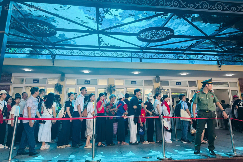 Quốc khánh 2/9: Về Lăng Bác, tiếp nối mạch nguồn lịch sử và tình yêu Tổ quốc- Ảnh 2.