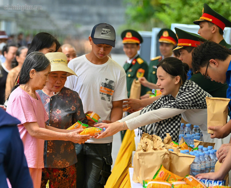 Quốc khánh 2/9: Về Lăng Bác, tiếp nối mạch nguồn lịch sử và tình yêu Tổ quốc- Ảnh 5.