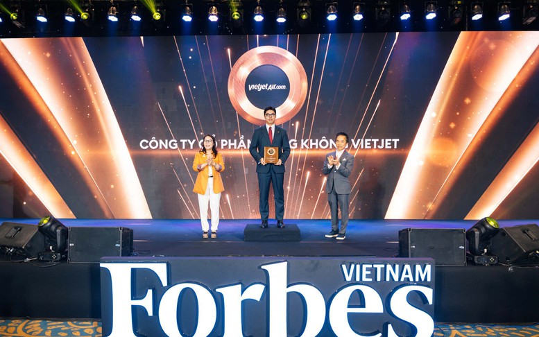 Forbes vinh danh Vietjet trong TOP 50 công ty niêm yết tốt nhất Việt Nam 2026