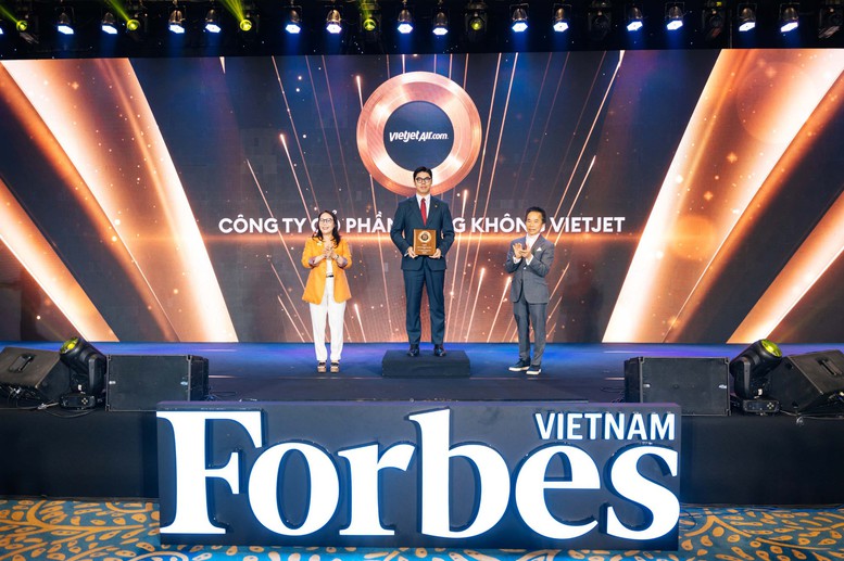 Forbes vinh danh Vietjet trong TOP 50 công ty niêm yết tốt nhất Việt Nam 2026- Ảnh 1.