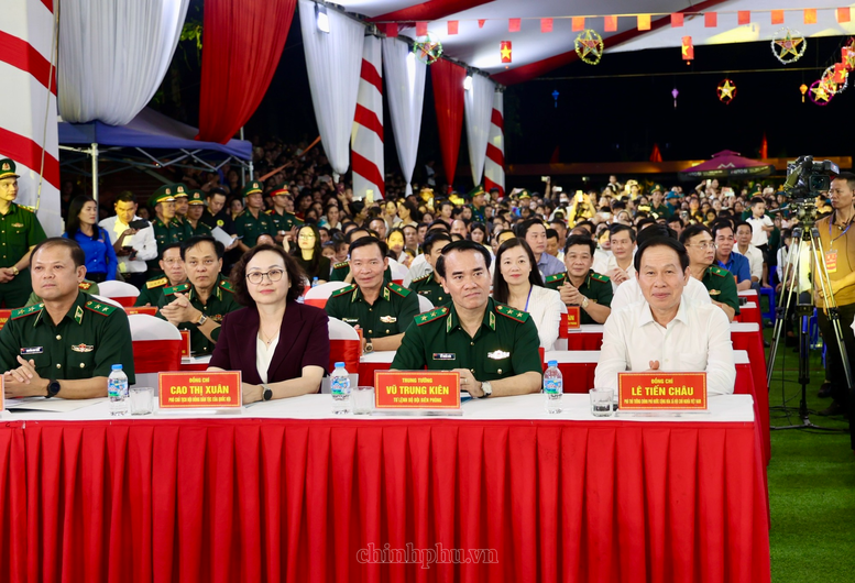 Đêm hội Trăng rằm toả sáng biên cương- Ảnh 1.