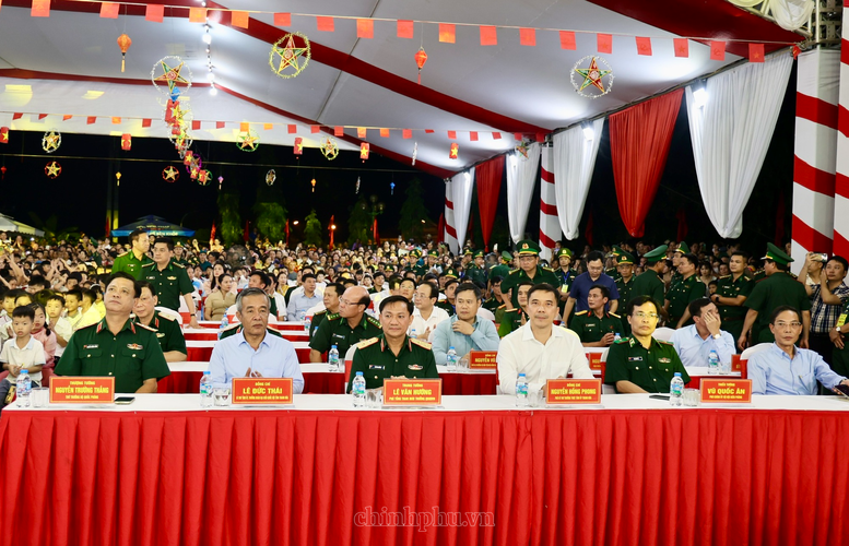 Đêm hội Trăng rằm toả sáng biên cương- Ảnh 2.