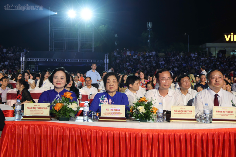Lung linh Đêm hội Thành Tuyên, thắp sáng ước mơ thiếu nhi- Ảnh 2.