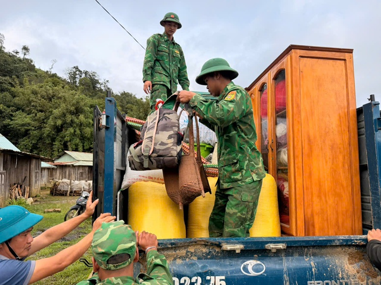 Đà Nẵng: Phát hiện vết nứt dài trên núi, sơ tán khẩn cấp 40 hộ dân- Ảnh 2.