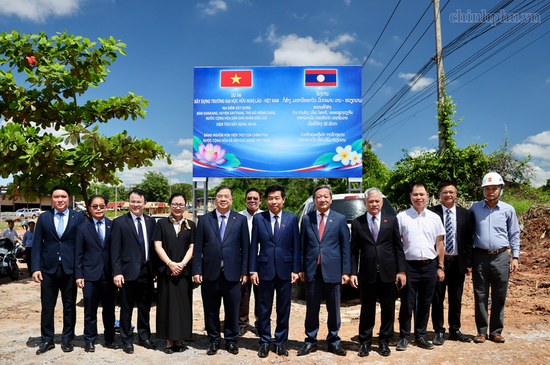 Phó Thủ tướng Thường trực Phạm Gia Túc thăm các công trình, dự án hợp tác hữu nghị Việt Nam - Lào- Ảnh 6.