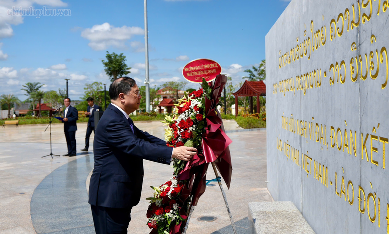 Phó Thủ tướng Thường trực Phạm Gia Túc thăm các công trình, dự án hợp tác hữu nghị Việt Nam - Lào- Ảnh 4.