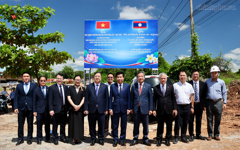 Phó Thủ tướng Thường trực Phạm Gia Túc thăm các công trình, dự án hợp tác hữu nghị Việt Nam - Lào