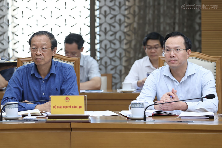Thủ tướng: Làm rõ trách nhiệm, xử lý nghiêm và không để tái diễn việc thiếu sách giáo khoa- Ảnh 8.