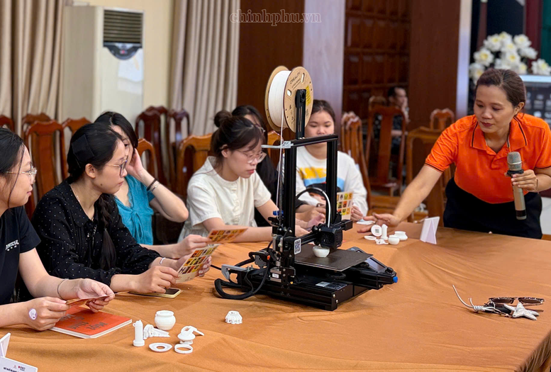 Workshop ‘Chạm - Chơi - Hiểu: Khám phá di sản qua trải nghiệm sáng tạo'- Ảnh 5.