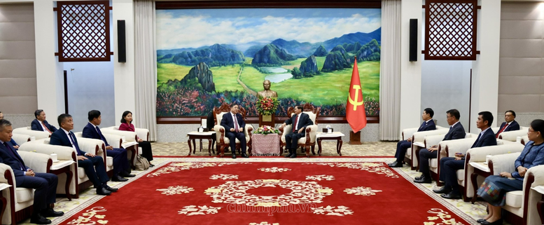 Phó Thủ tướng Thường trực Phạm Gia Túc chào Tổng Bí thư, Chủ tịch nước và Thủ tướng Lào- Ảnh 6.