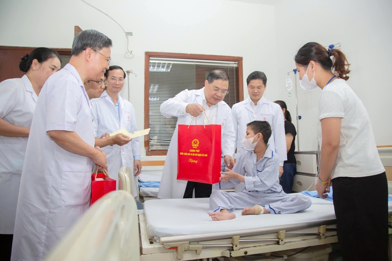 Phó Thủ tướng Thường trực Phạm Gia Túc thăm, tặng quà bệnh nhi dịp Tết Trung thu- Ảnh 11.