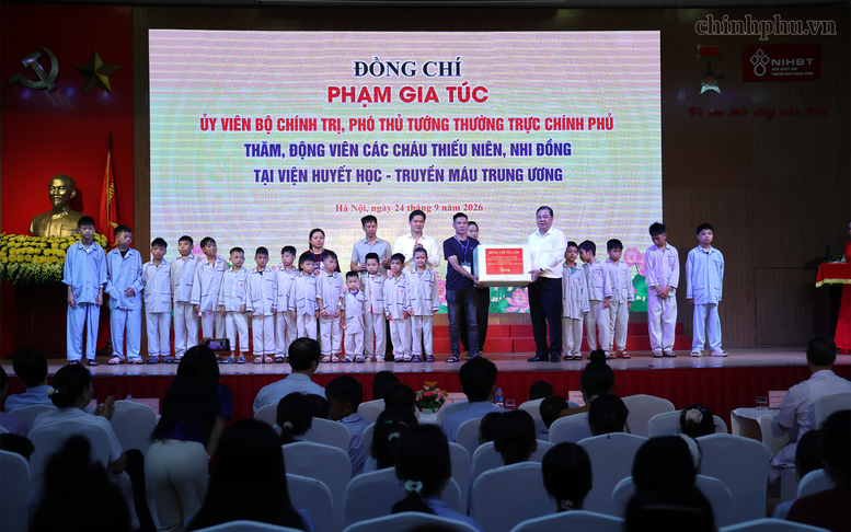 Phó Thủ tướng Thường trực Phạm Gia Túc thăm, tặng quà bệnh nhi dịp Tết Trung thu- Ảnh 2.