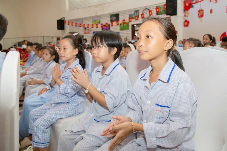 Phó Thủ tướng Thường trực Phạm Gia Túc thăm, tặng quà bệnh nhi dịp Tết Trung thu- Ảnh 10.