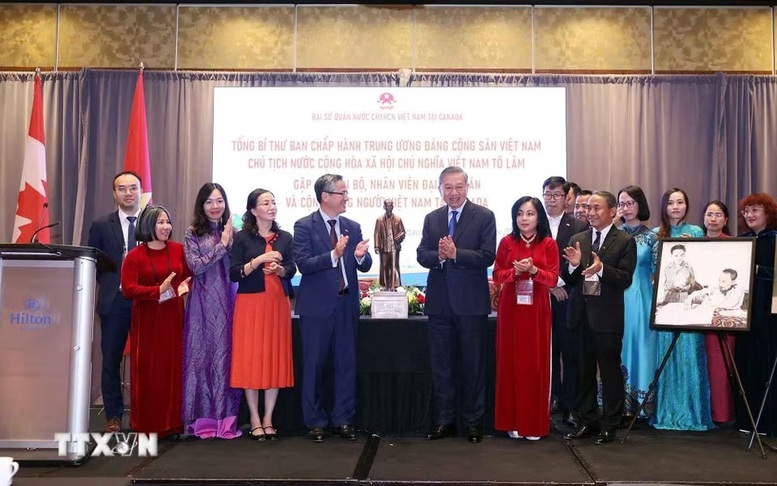 Tổng Bí thư, Chủ tịch nước Tô Lâm gặp gỡ cán bộ, nhân viên Đại sứ quán và cộng đồng người Việt Nam tại Canada