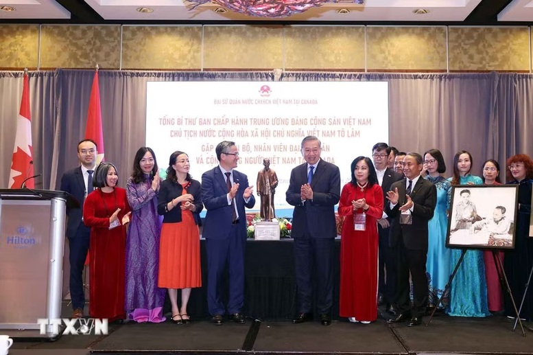 Tổng Bí thư, Chủ tịch nước Tô Lâm gặp gỡ cán bộ, nhân viên Đại sứ quán và cộng đồng người Việt Nam tại Canada- Ảnh 4.