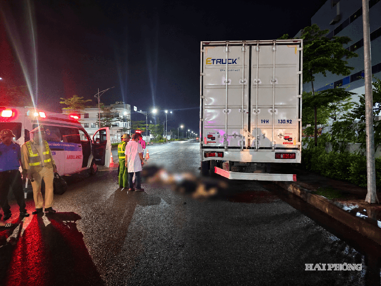 Khẩn trương khắc phục hậu quả vụ tai nạn giao thông nghiêm trọng trên tuyến đường ngang khu công nghiệp An Dương (Hải Phòng)- Ảnh 1.