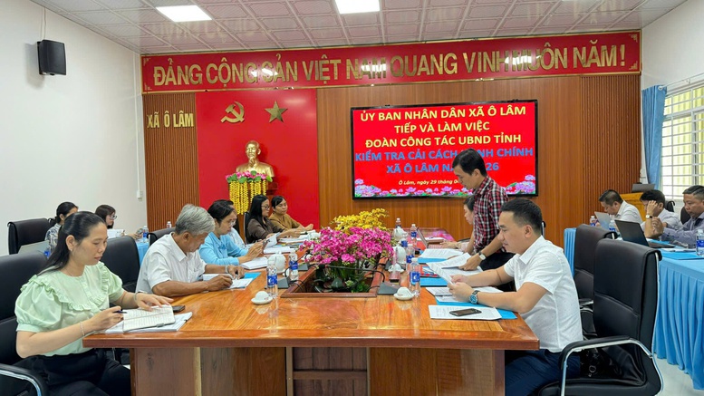 Người dân An Giang làm thủ tục hành chính không phụ thuộc địa giới- Ảnh 1.